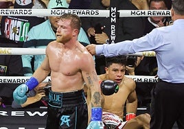 Canelo tira de galones para vencer a Munguía en el gran duelo mexicano