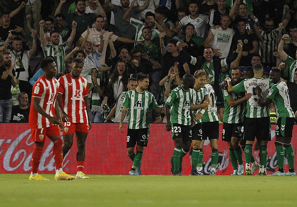 El Betis celebra un gol ante el Almería en el encuentro de ida de la temporada 2022-2023