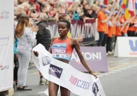 Josephine Chepkoech, segunda del Zurich Maratón de Sevilla, da positivo por testosterona