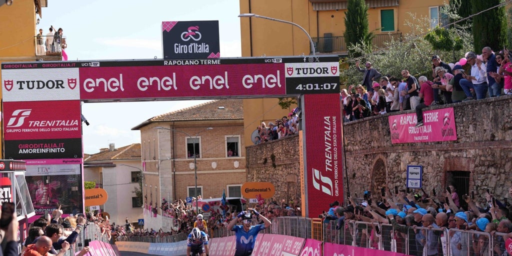 Victoria exultante de Pelayo Sánchez en la etapa más bonita del Giro