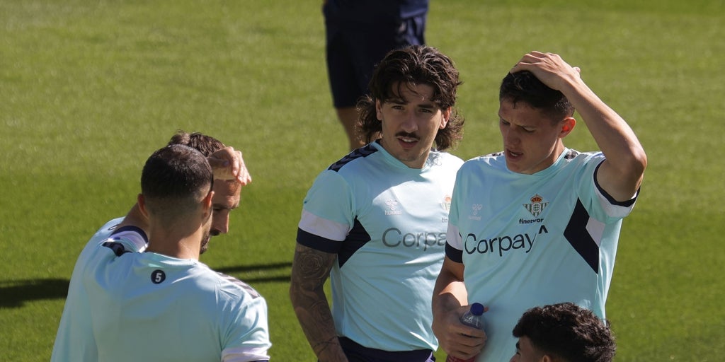 Isco, Bellerín y Visus, novedades en la convocatoria del Betis para recibir en Almería