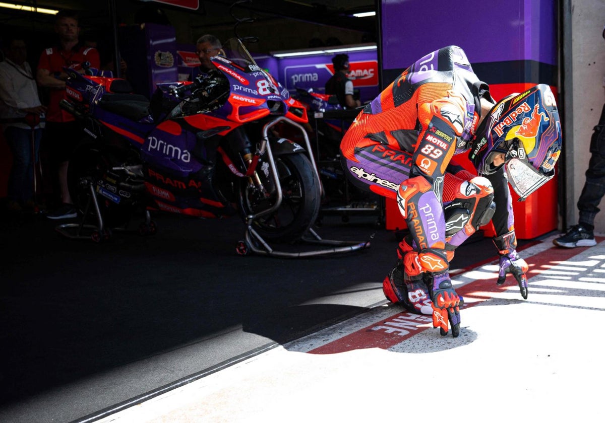 Jorge Martín se concentra antes de salir a pista