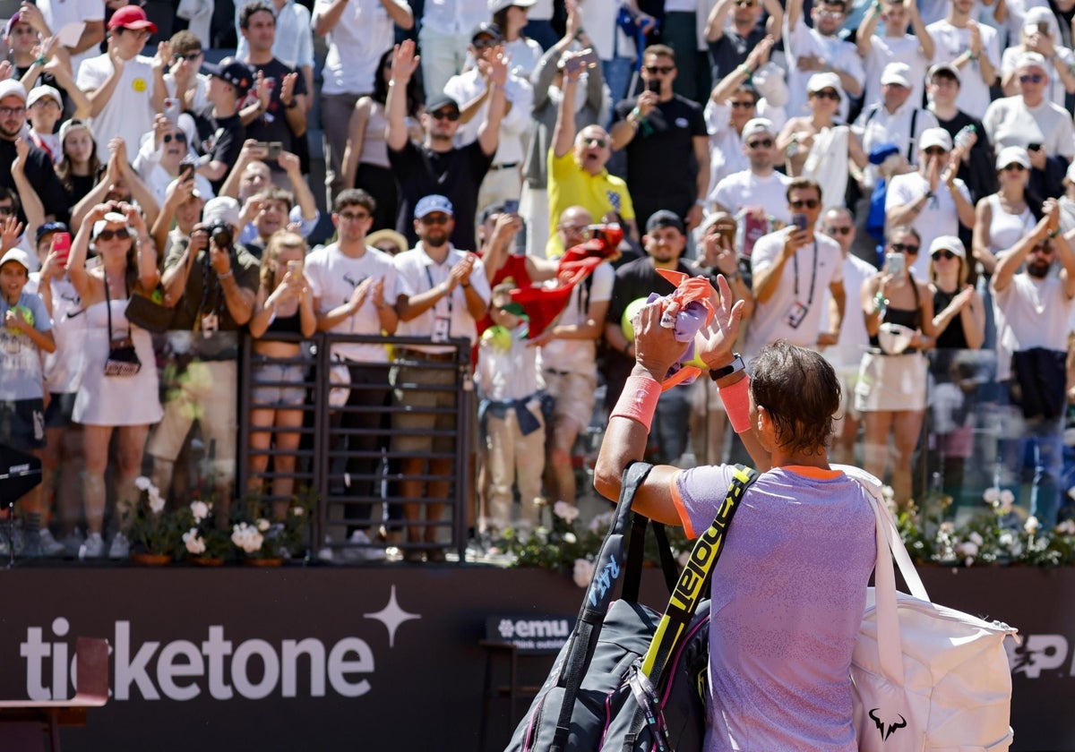 Nadal se despide de la grada del Foro Itálico