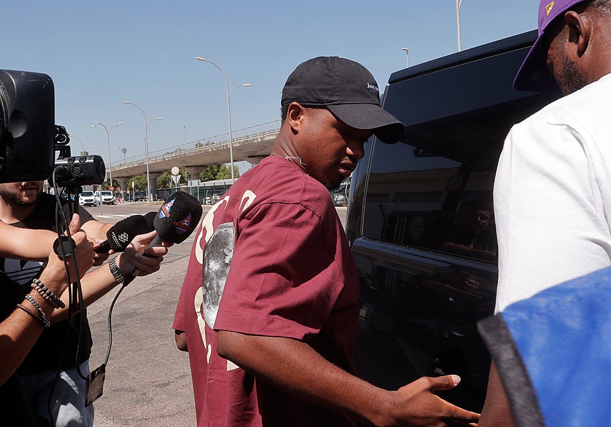 Ansu Fati, en el aeropuerto de Sevilla