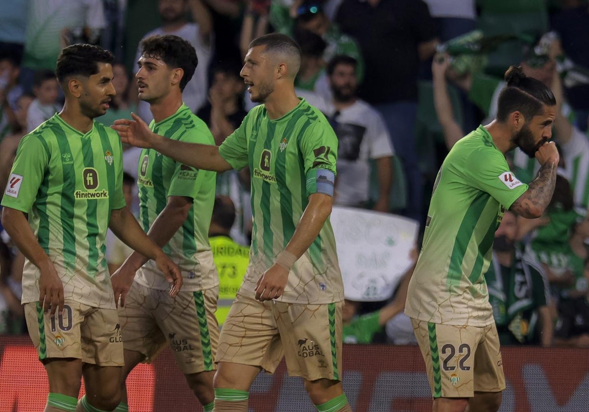 Isco celebra el que fue el momentáneo 2-0 ante el Almería en la 35ª jornada de LaLiga