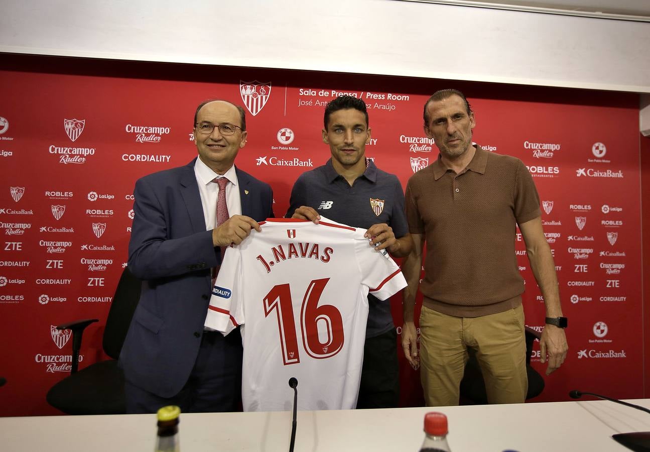 Algunas imágenes de Jesús Navas como futbolista del Sevilla en sus dos etapas, tras su periplo en la Premier
