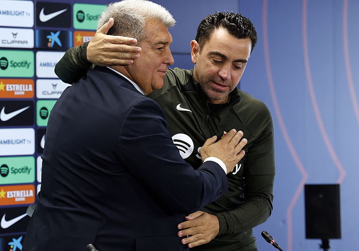 Laporta y Xavi, el día que confirmaron la continuidad del técnico