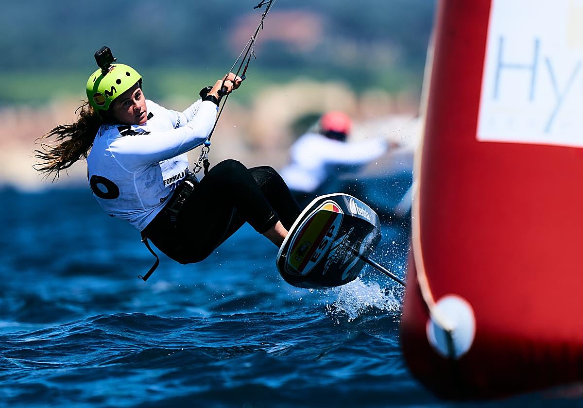 Gisela Pulido recuperó puestos bajo condiciones desfavorables en el Mundial de Formula Kite