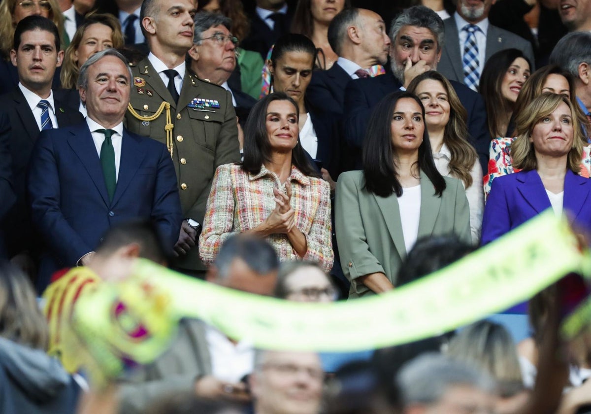 Las aficiones del Barcelona y de la Real Sociedad pitan al himno de España antes de la final de la Copa de la Reina