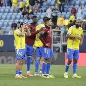 Los jugadores del Cádiz, hundidos tras irse a Segunda