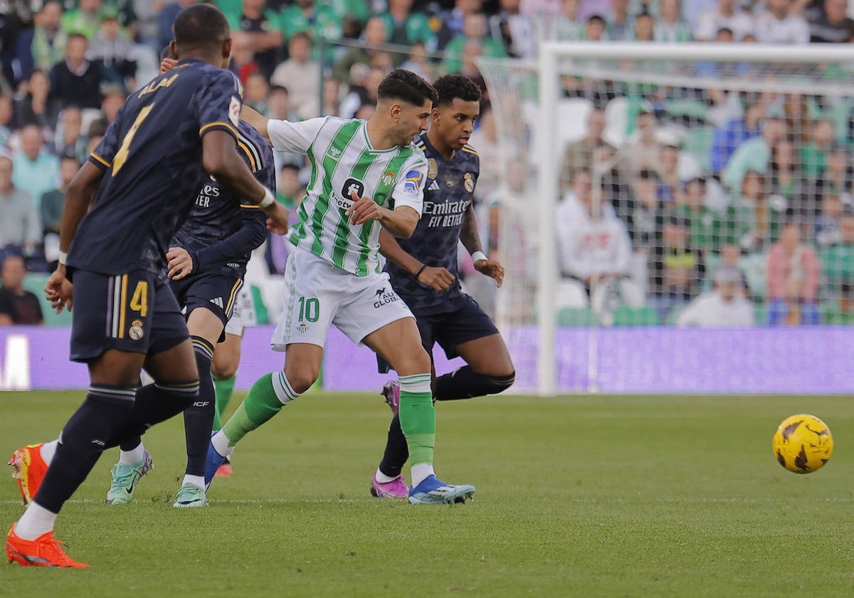 Un lance del juego del Real Betis - Real Madrid de la primera vuelta