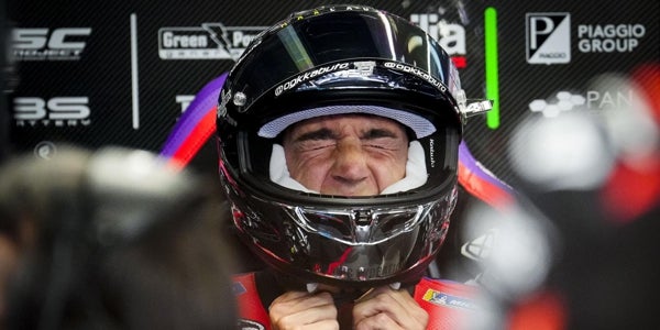 Pole para Aleix Espargaró, caída de Martín y engaño para Márquez