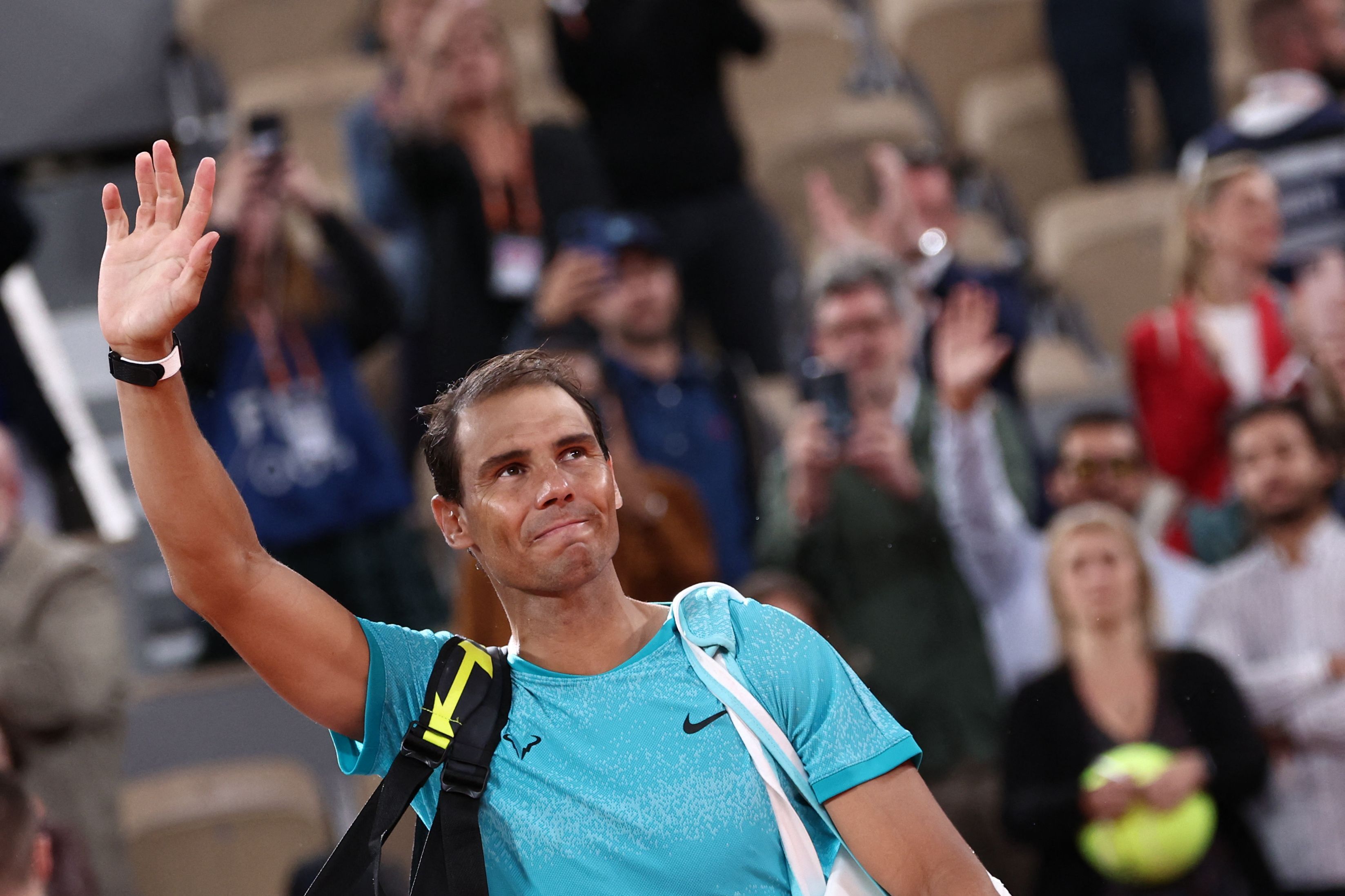 Nadal se despide del público de Roland Garros