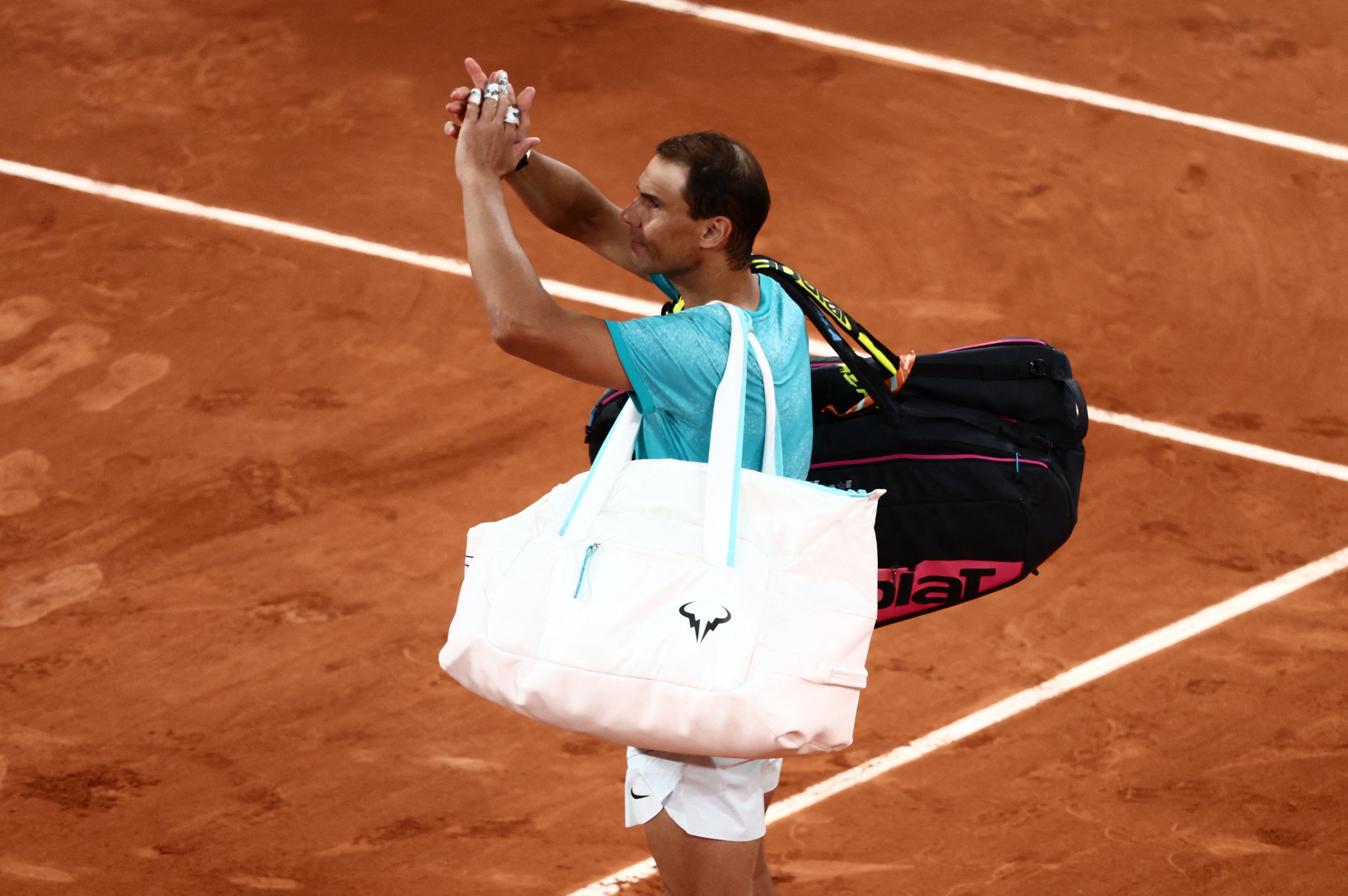 Nadal se despide del público de Roland Garros