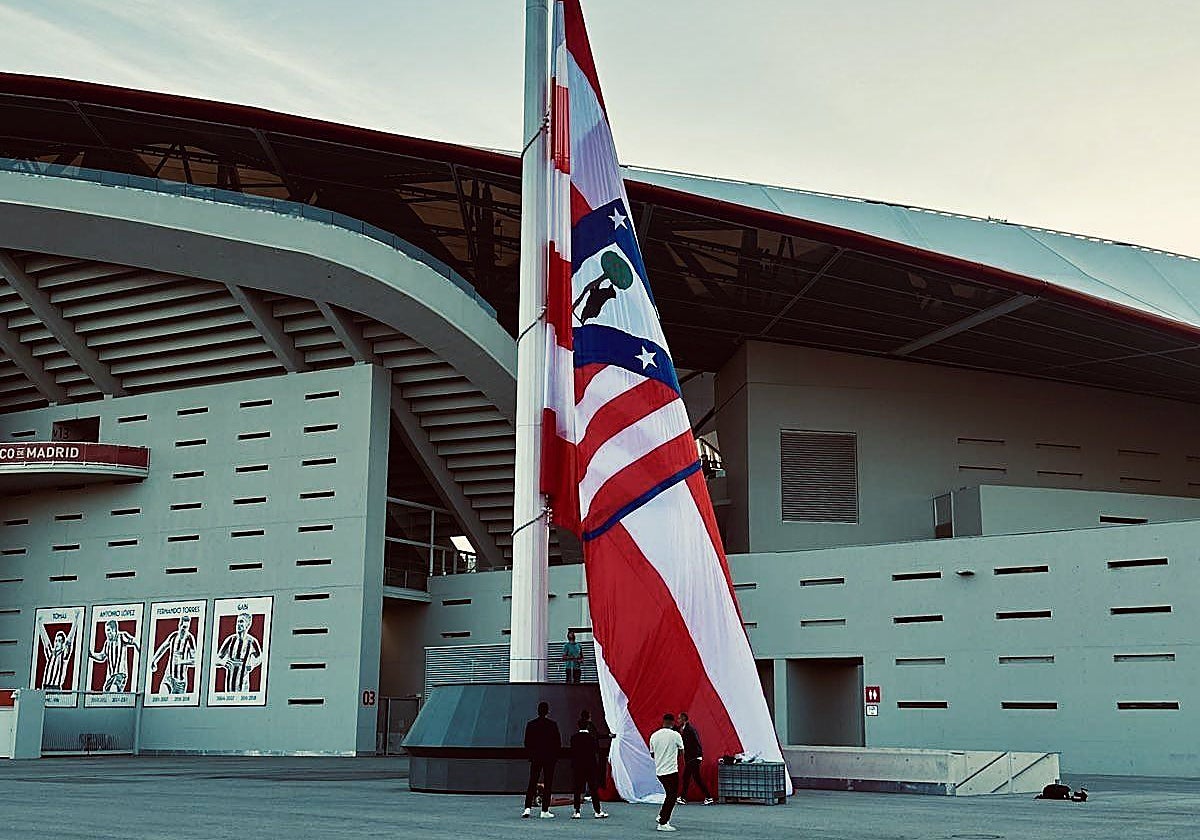 Así cambió el Atlético la bandera del Metropolitano