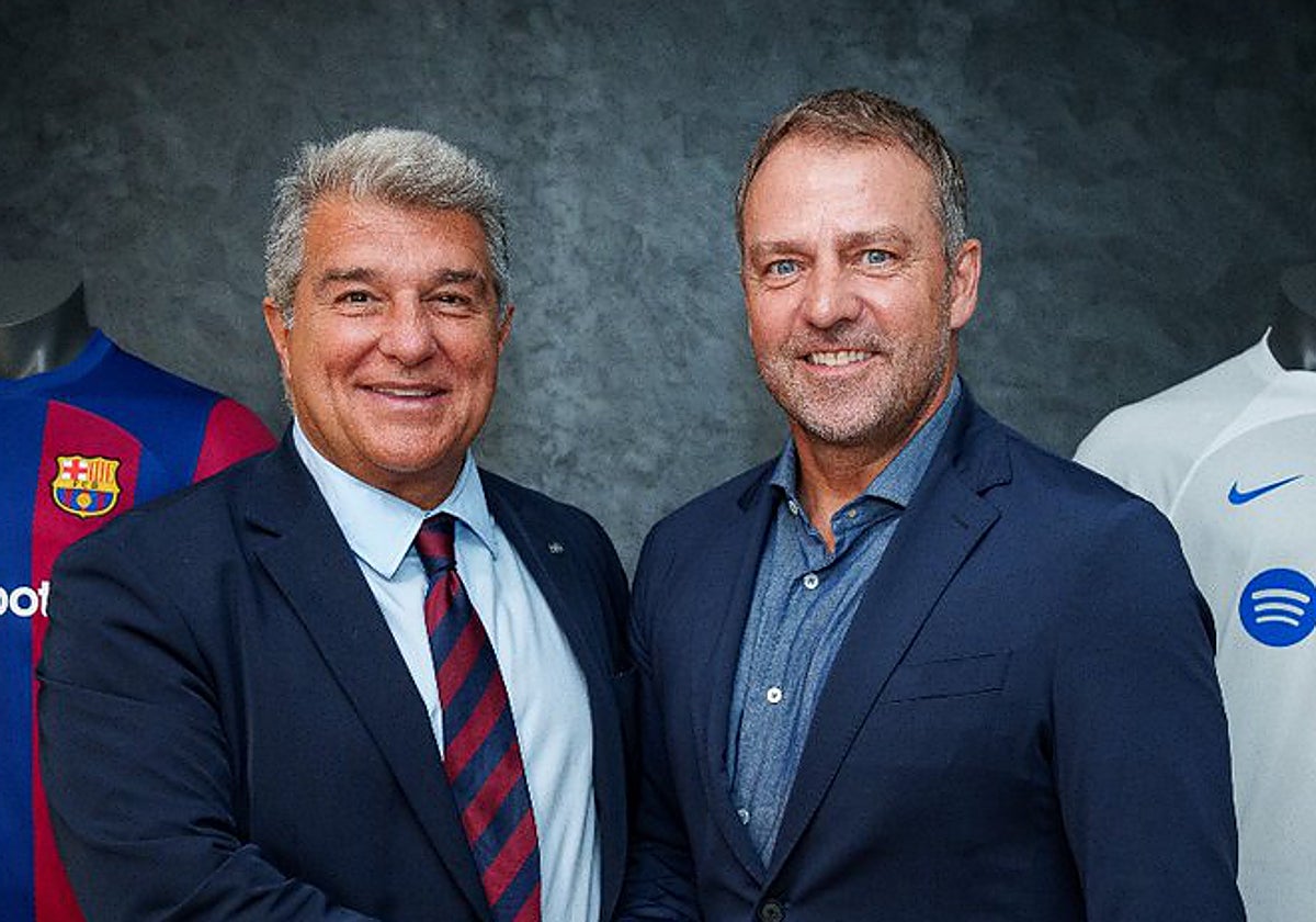 Hansi Flick, nuevo entrenador del Barcelona, junto a Joan Laporta