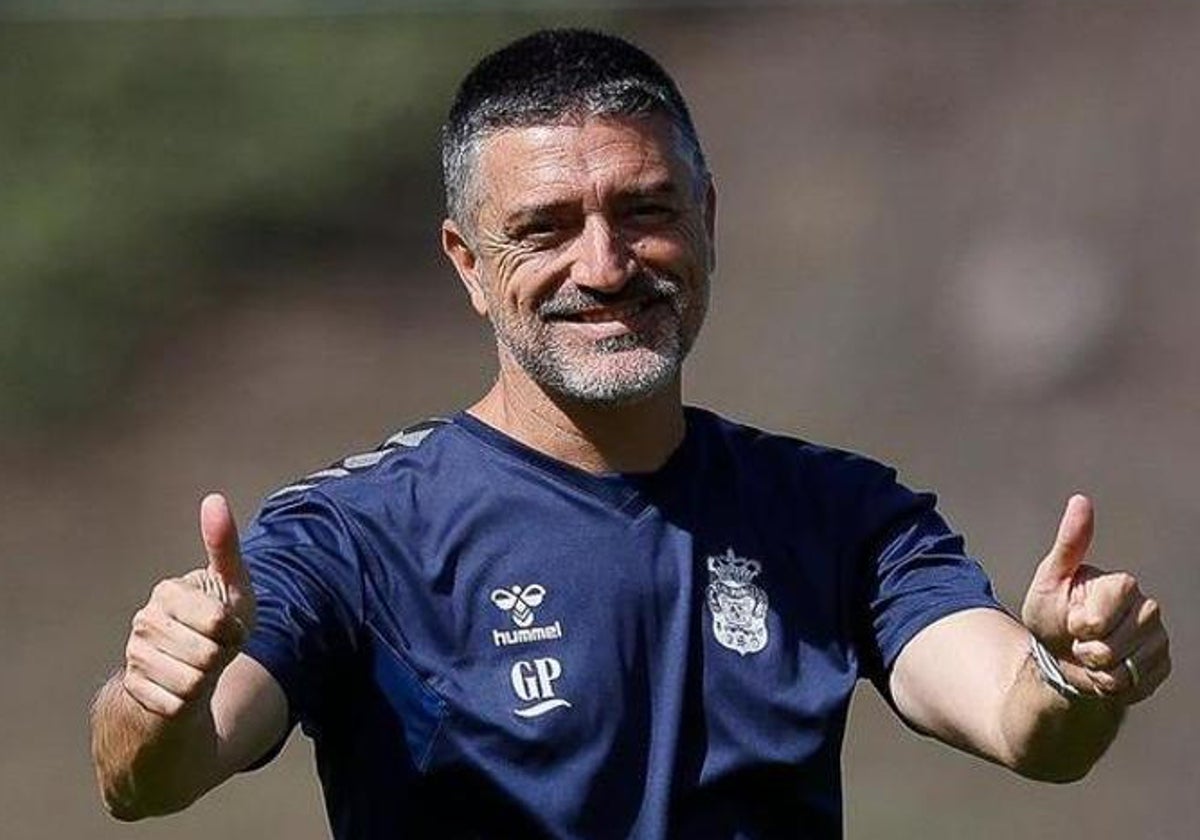 García Pimienta, en un entrenamiento con Las Palmas
