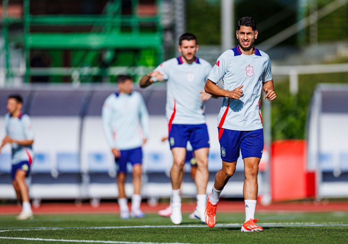 Ayoze, durante su primer entrenamiento con la selección española