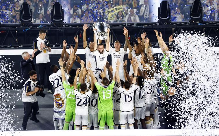 Imagen principal - iimágenes de la celebración en el Santiago Bernabéu