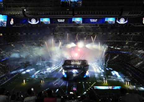 Imagen secundaria 1 - iimágenes de la celebración en el Santiago Bernabéu