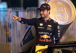 Red Bull renueva a Checo Pérez y cierra la puerta a Carlos Sainz