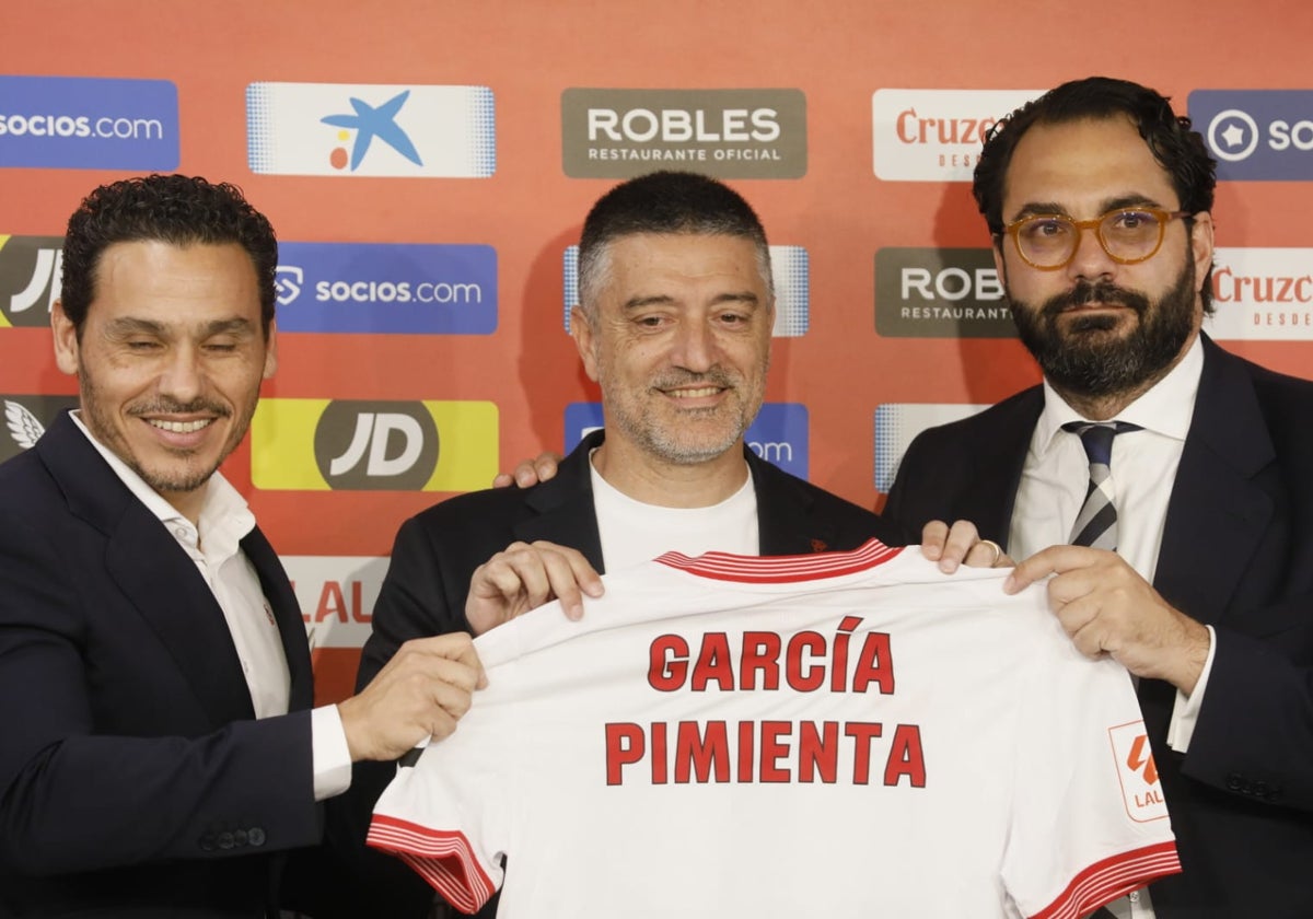 Xavier García Pimienta en su presentación en el Ramón Sánchez-Pizjuán
