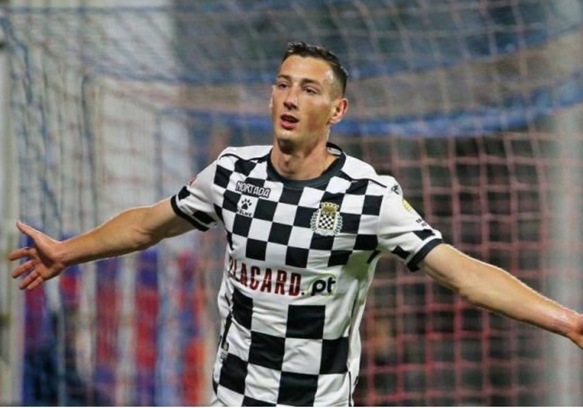 Robert Bozenik, con la elástica del Boavista
