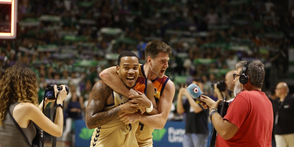 El UCAM Murcia revisa los pronósticos, sitúa a los Patas en la final de la ACB y deja al Barça sin la Supercopa El UCAM Murcia revisa los pronósticos, sitúa a los Patas en la final de la ACB y deja al Barça sin la Supercopa