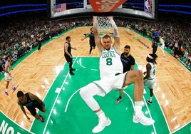 El bético Porzingis lidera a los Boston Celtics en el arranque de la final de la NBA
