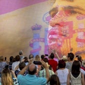 La efusiva felicitación de Rafa Nadal a Carlos Alcaraz por su primer triunfo en París