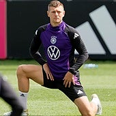 Kroos vuelve al rescate de la 'Mannschaft'