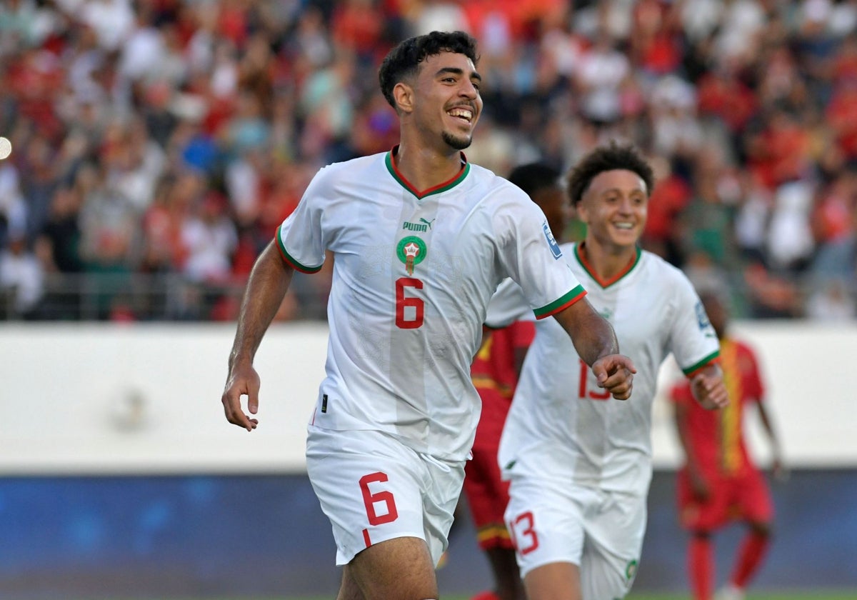 Chadi Riad celebra su gol con la selección de Marruecos