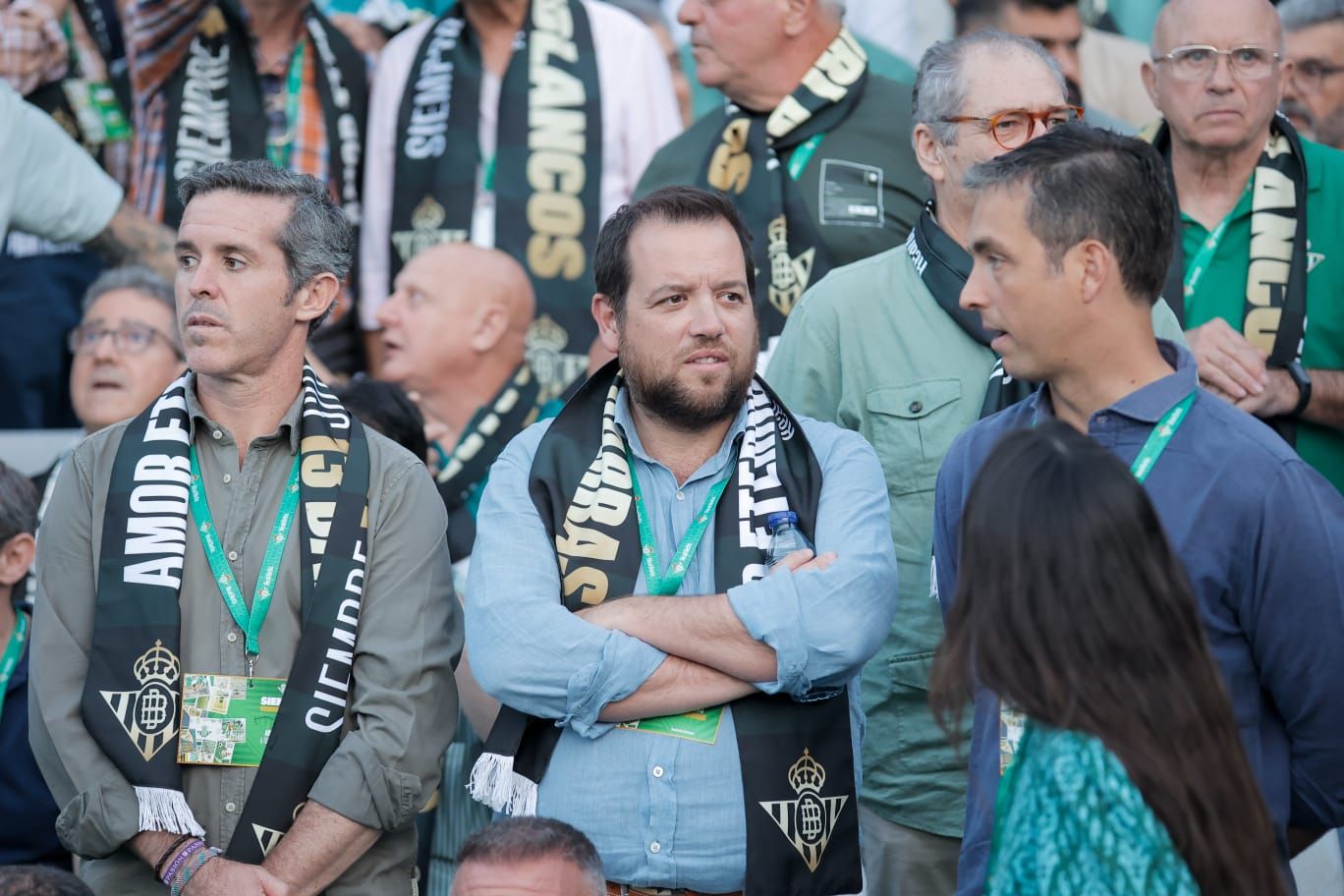 Los socios más antiguos del Betis se reúnen en el Benito Villamarín en el acto 'Siempre Verdiblancos'