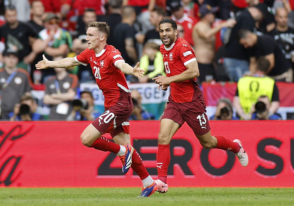 Los suizos celebran uno de sus goles a Hungría