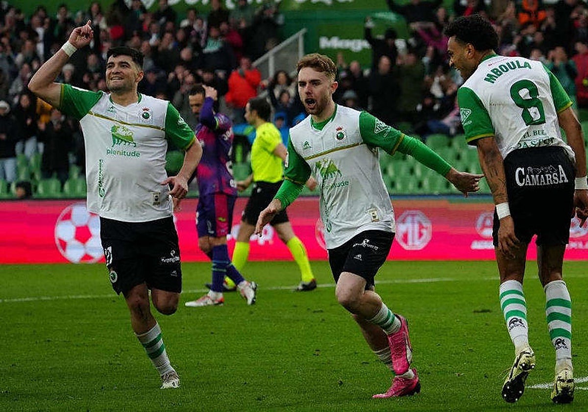 Celebración de Peque con el Racing ante el Club Deportivo Leganés