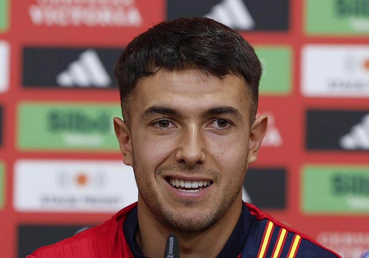 Martín Zubimendi durante la rueda de prensa