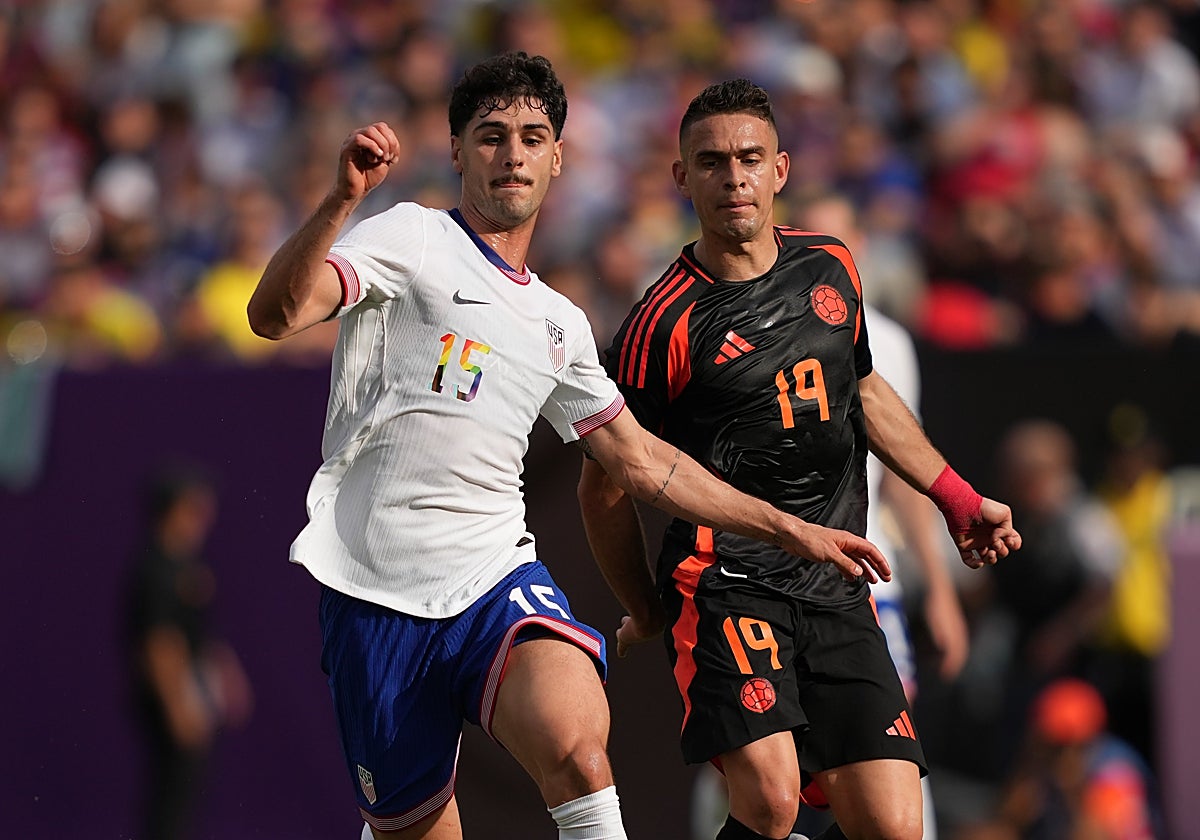 Cardoso disputa un balón en el duelo amistoso que enfrentó a EEUU ante Colombia