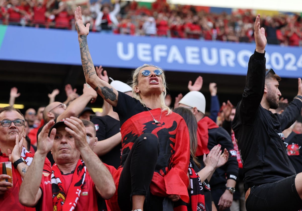 Aficionados de Albania durante el choque ante Croacia