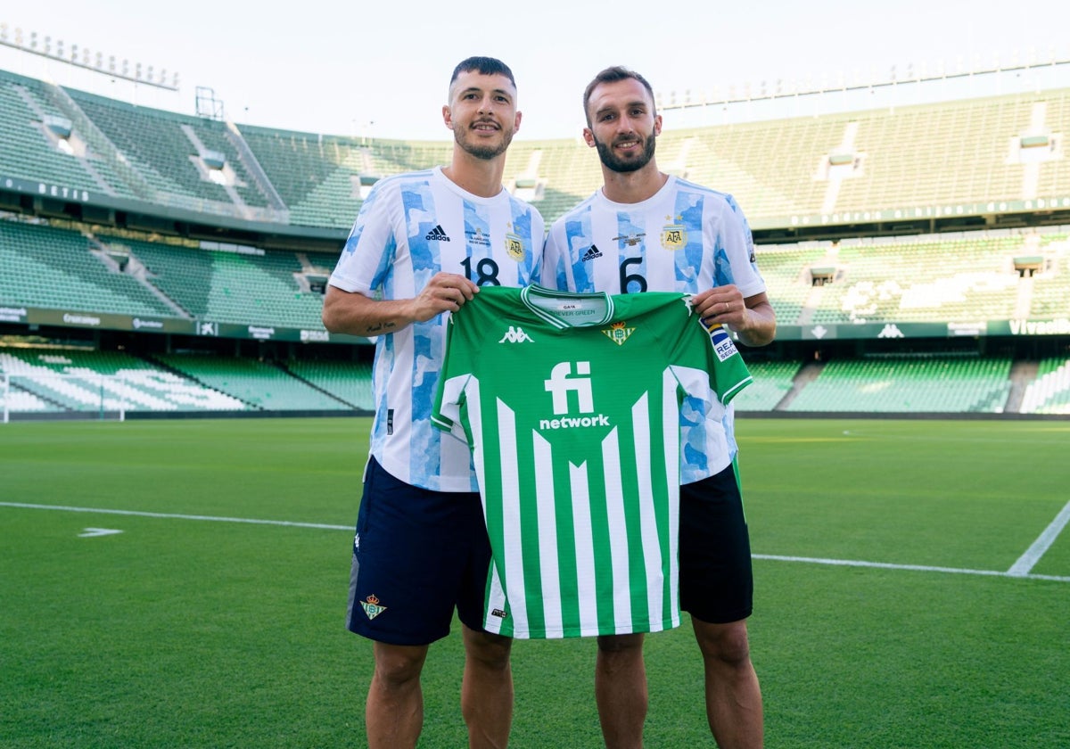 Guido y Pezzella en el Benito Villamarín con las camisetas de Argentina y Betis