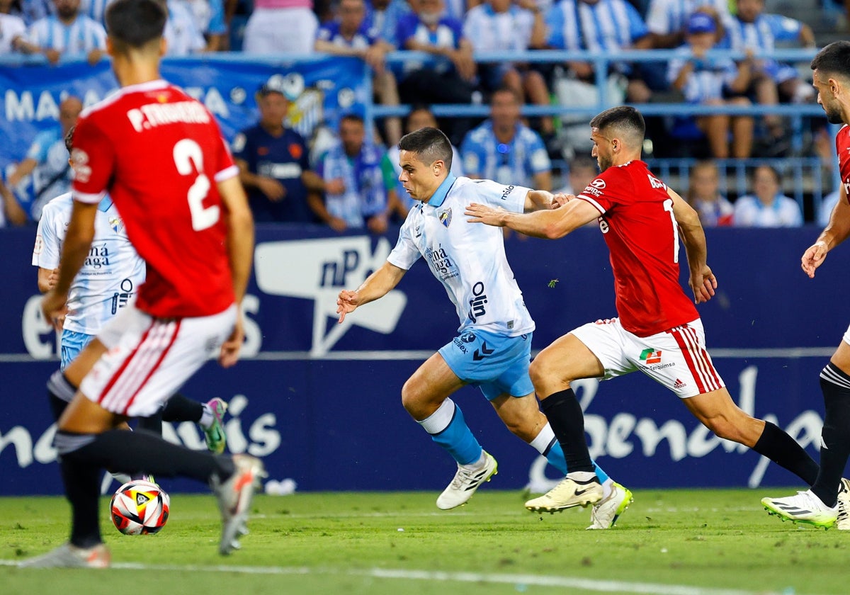 Partido de ida en La Rosaleda entre el Málaga y el Nástic, que se juegan el ascenso a Segunda