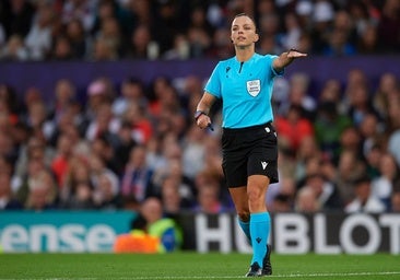 El ascenso de Marta Huerta de Aza, primera árbitra principal en el fútbol profesional masculino