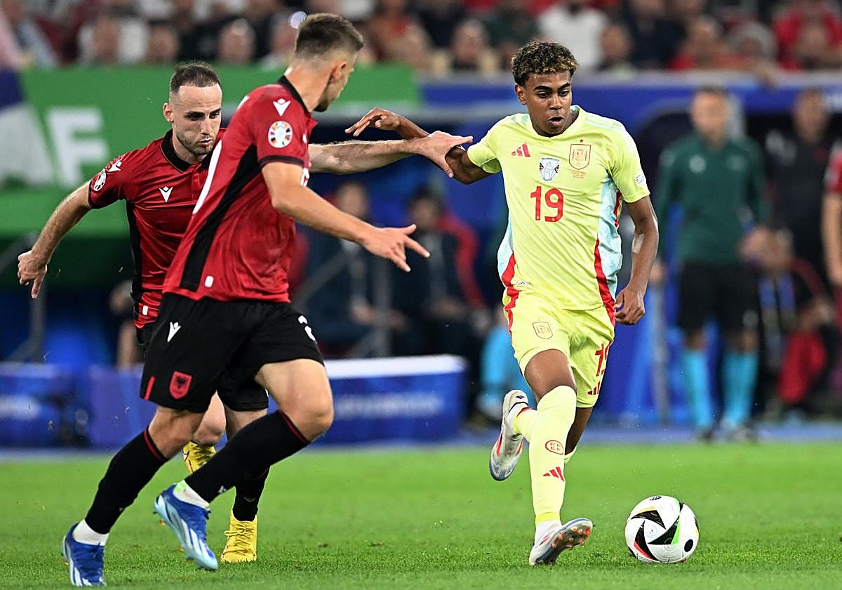 Lamine Yamal en el partido contra Albania