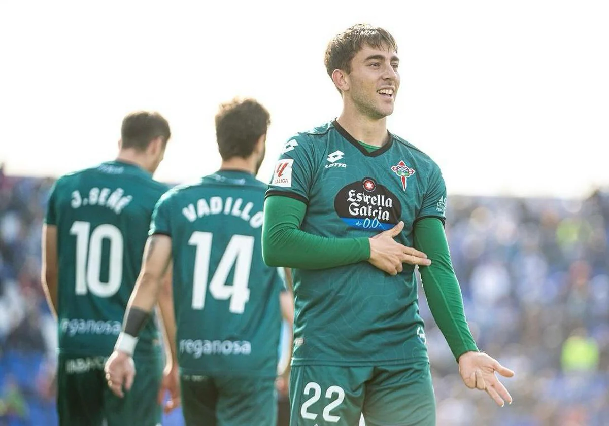 Iker Losada celebra un gol con la camiseta del Racing de Ferrol en la pasada campaña