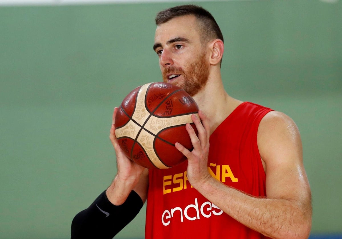 Víctor Claver, durante un entrenamiento con la selección española