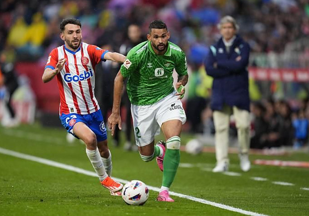 Willian José se escapa de su marcador en el partido de Liga contra el Girona