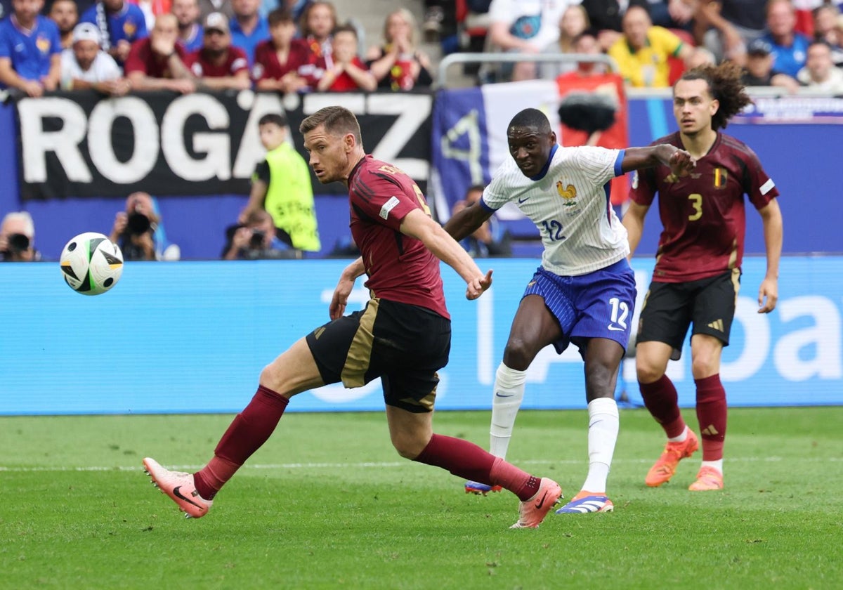 Vertonghen desvía el disparo de Kolo Muani en el único gol del Francia-Bélgica