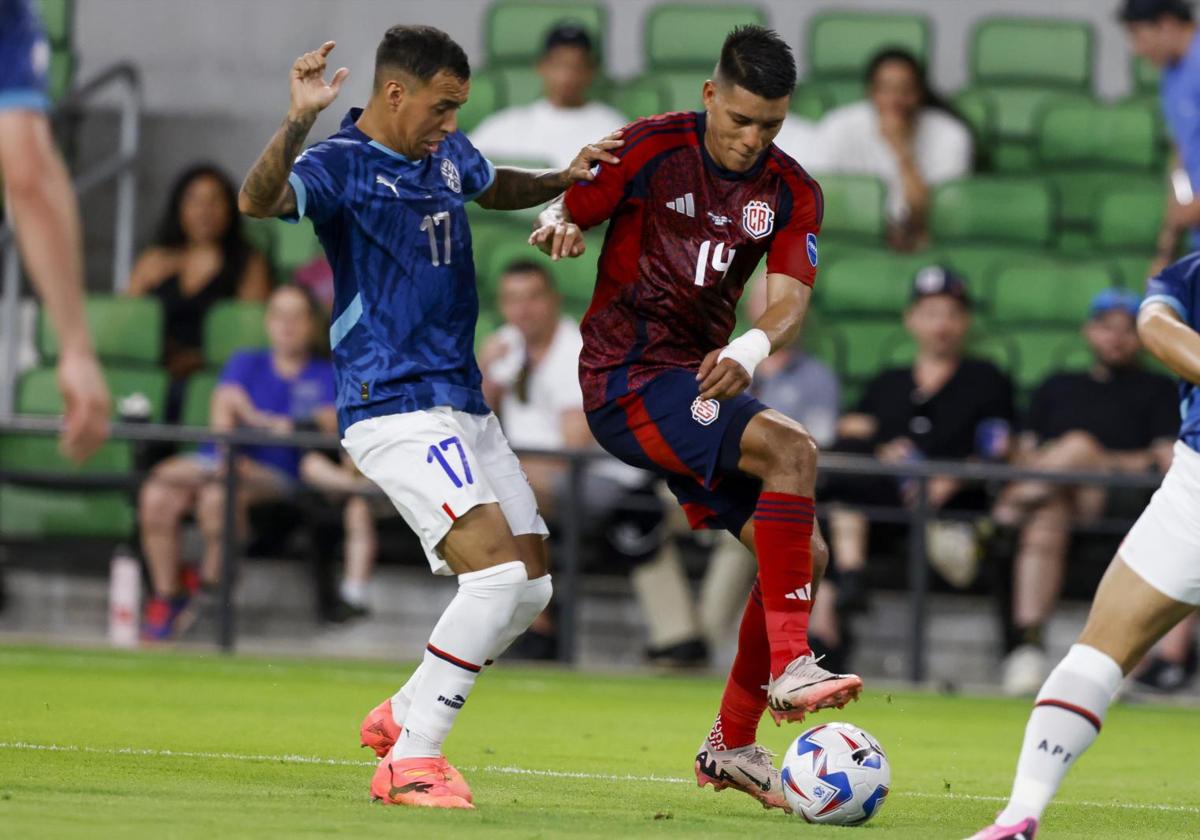 Costa Rica vence 2-1 a Paraguay y las dos selecciones se quedan fuera de la Copa América