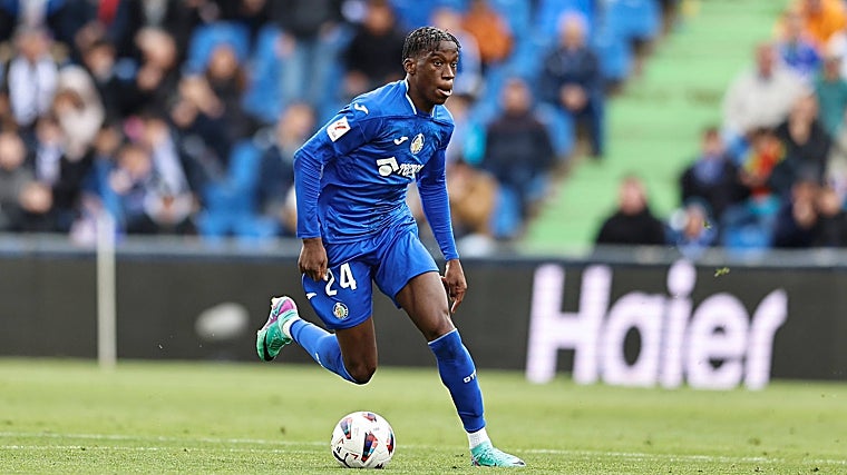 El Sevilla FC rearma su medular con Lokonga y Moriba