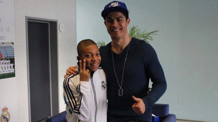 Mbappé, junto a Cristiano, en Valdebebas en el año 2012