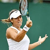 Una lesión acaba con el sueño de Jessica Bouzas en Londres y descalabro de Swiatek sobre hierba